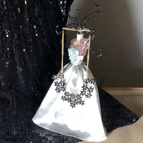 gold tone necklace, faceted black shiny stones - Picture 6 of 6